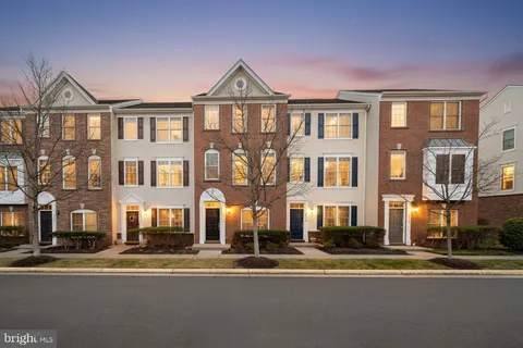 42919 Pamplin Terrace Unit 68C, Chantilly, VA MLS: VALO2113630