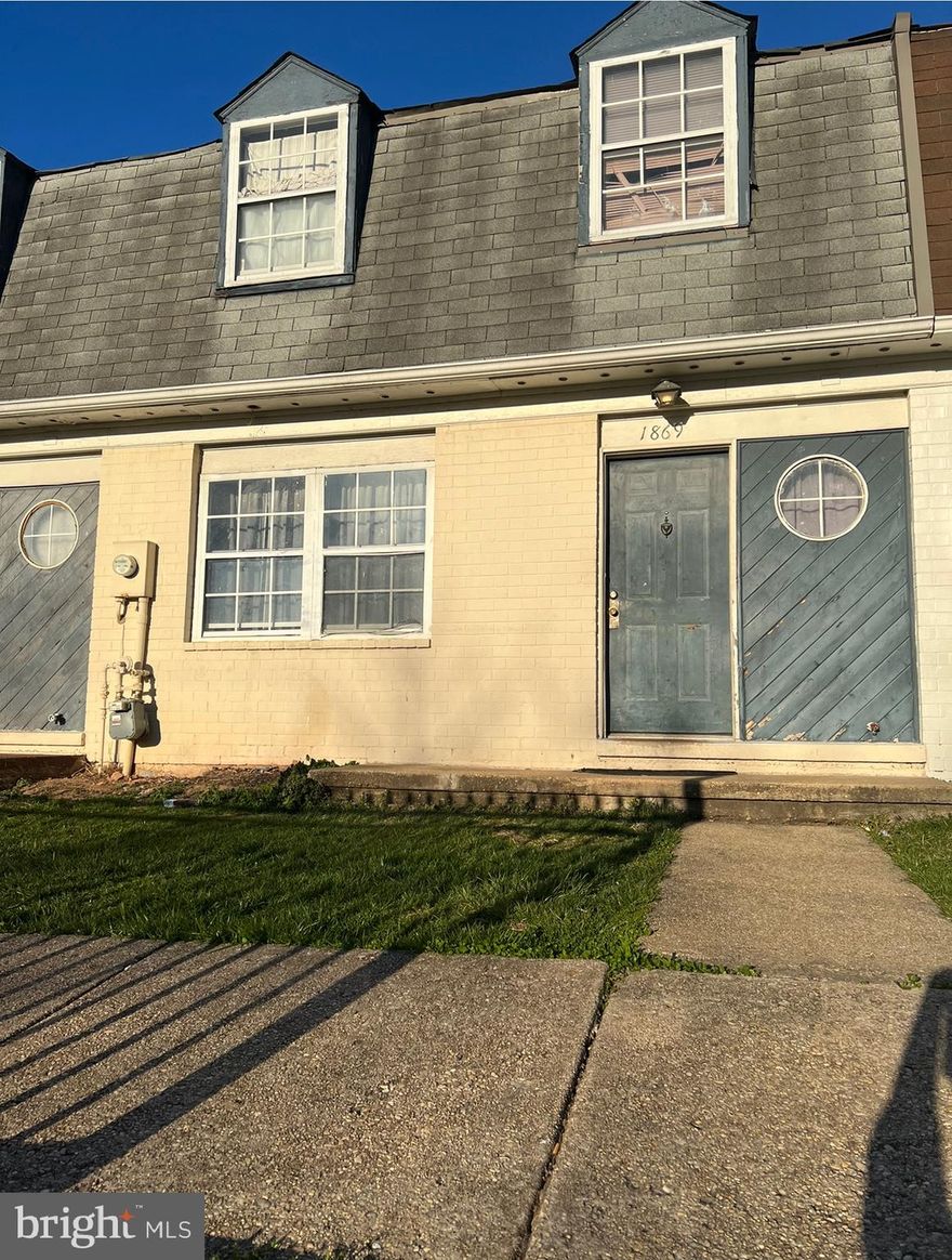 Three (3) Bedrooms and Three (3) Levels - One of the few largest units in Windmill SquareCondominium. Calling all investors or cash buyers!! Sold as-is! Direction (off MD 202 (Landover Road). Walking distance to FedEx Field. Received multiple offers - BRING YOUR BEST AND FINAL OFFER!! Sellers to sign best offer 4/2/2023.