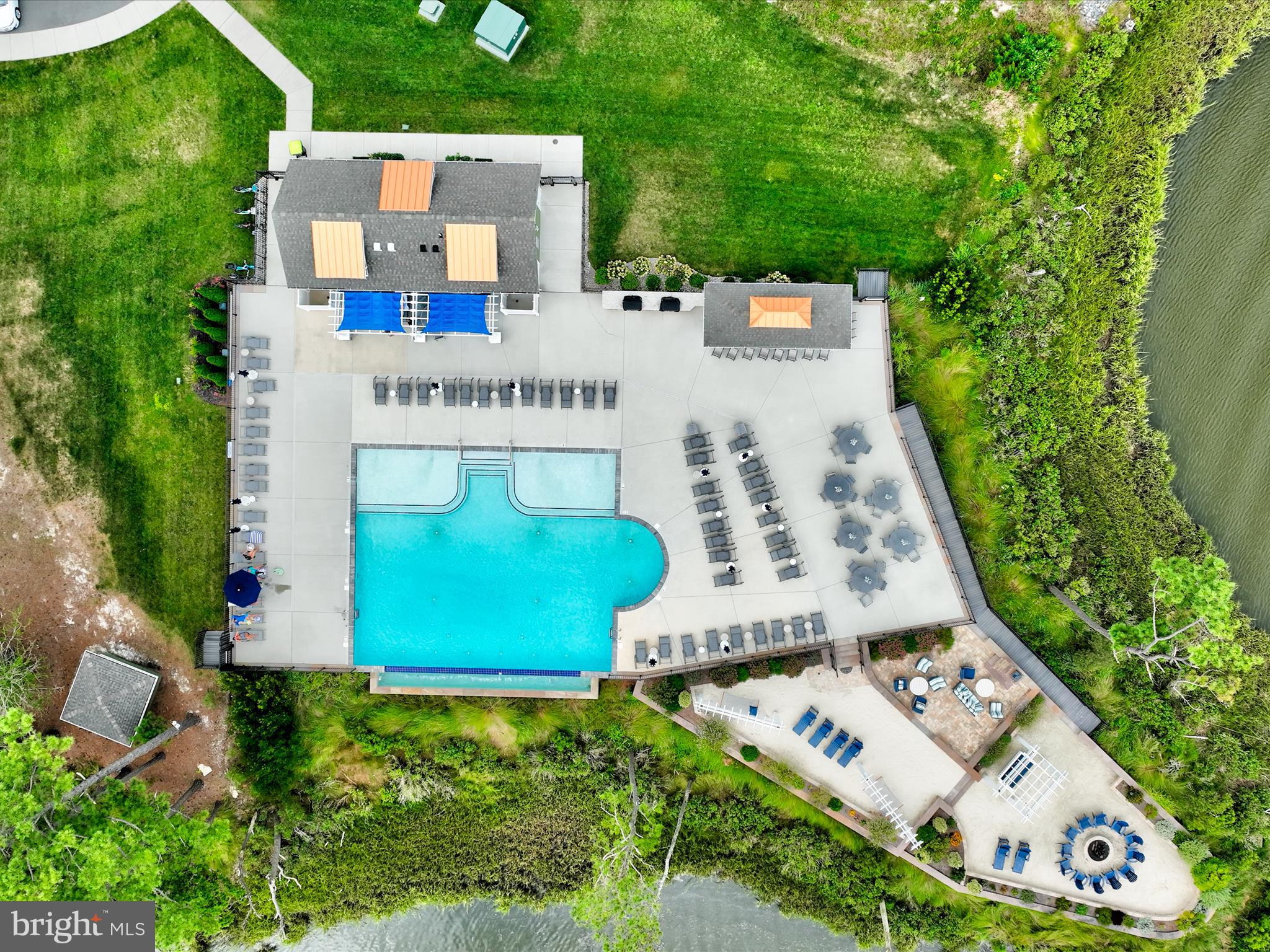 SOLITUDES ON WHITES CREEK - Residential