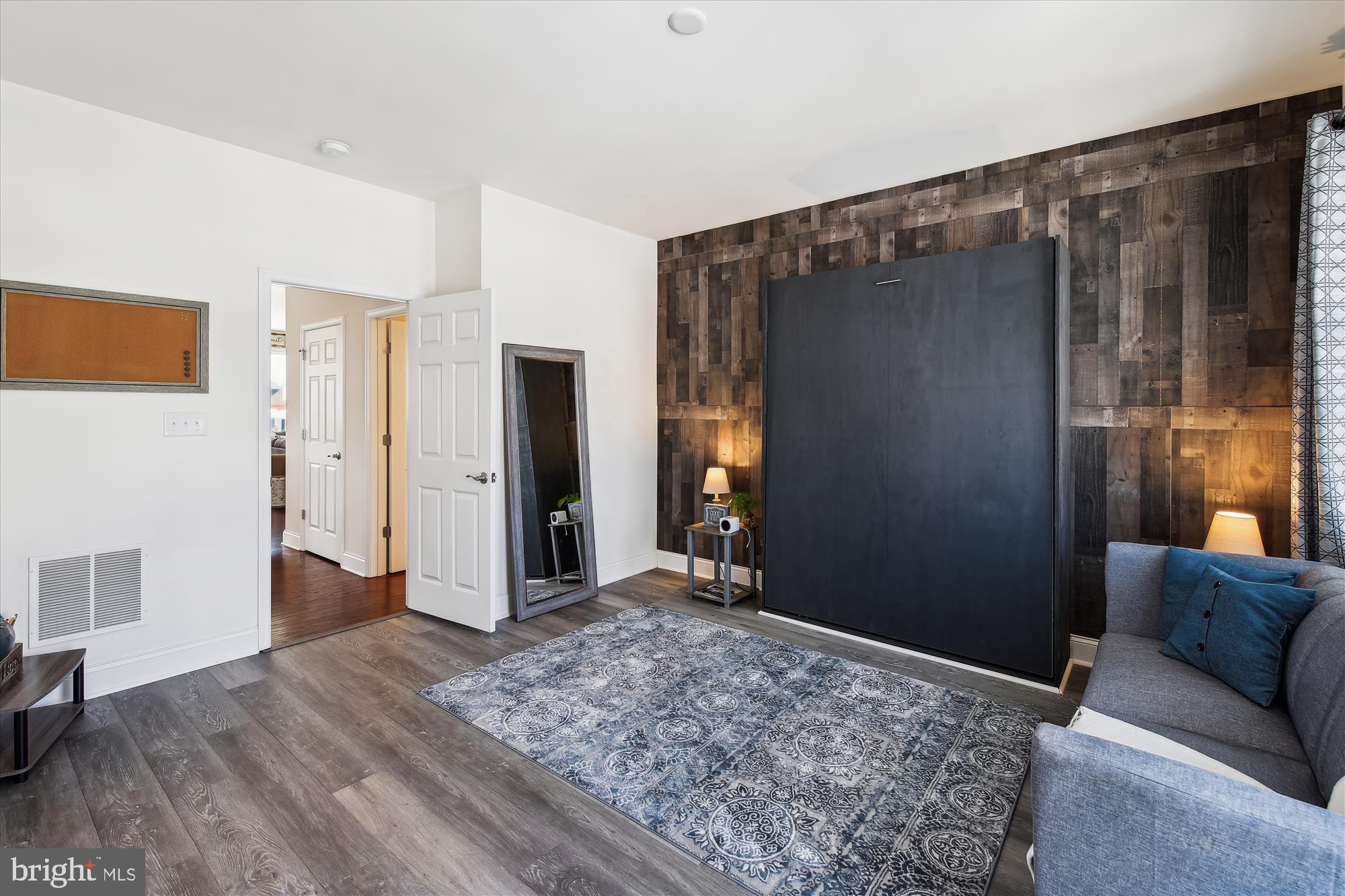 SOLITUDES ON WHITES CREEK - Residential