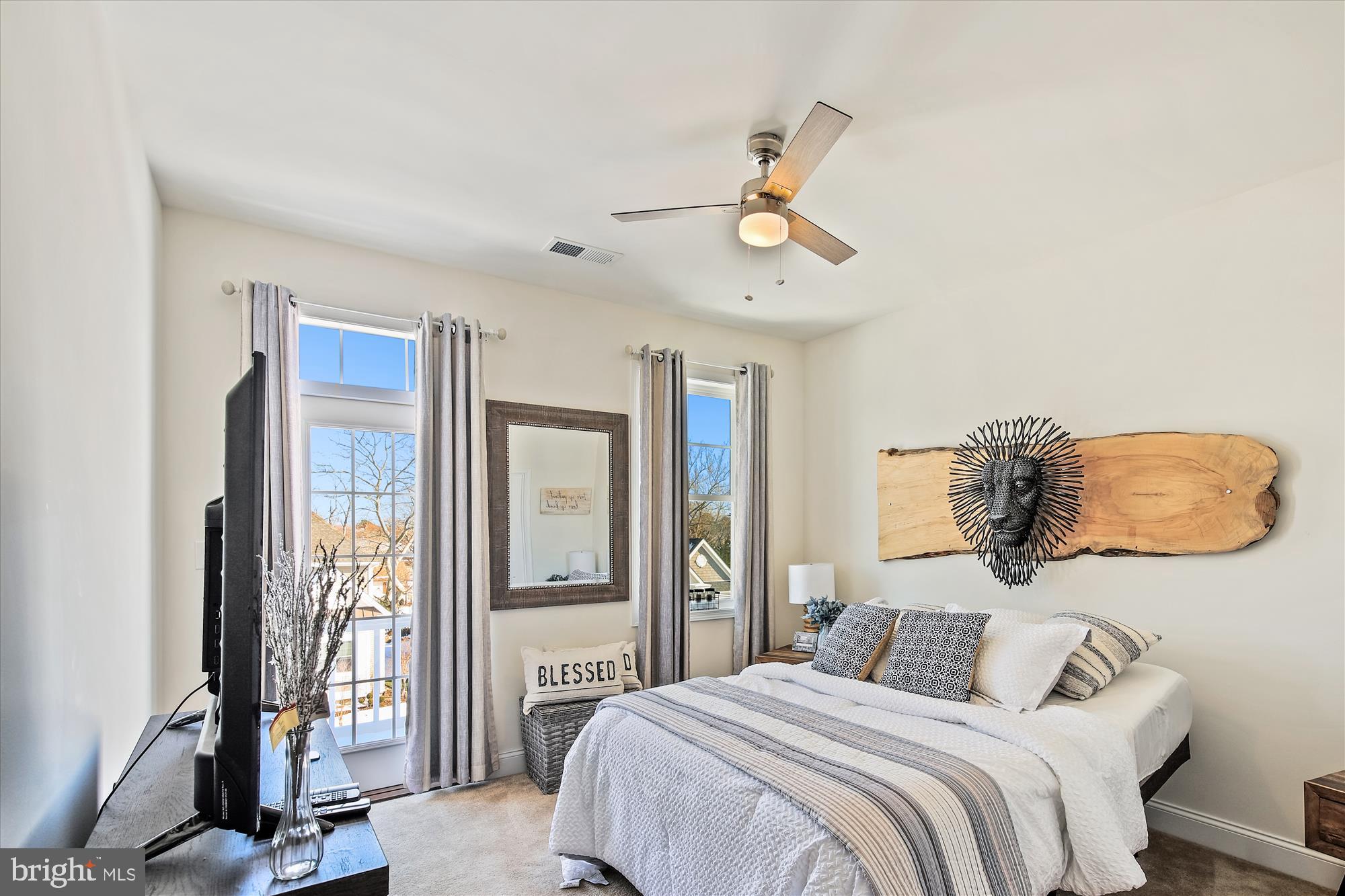 SOLITUDES ON WHITES CREEK - Residential