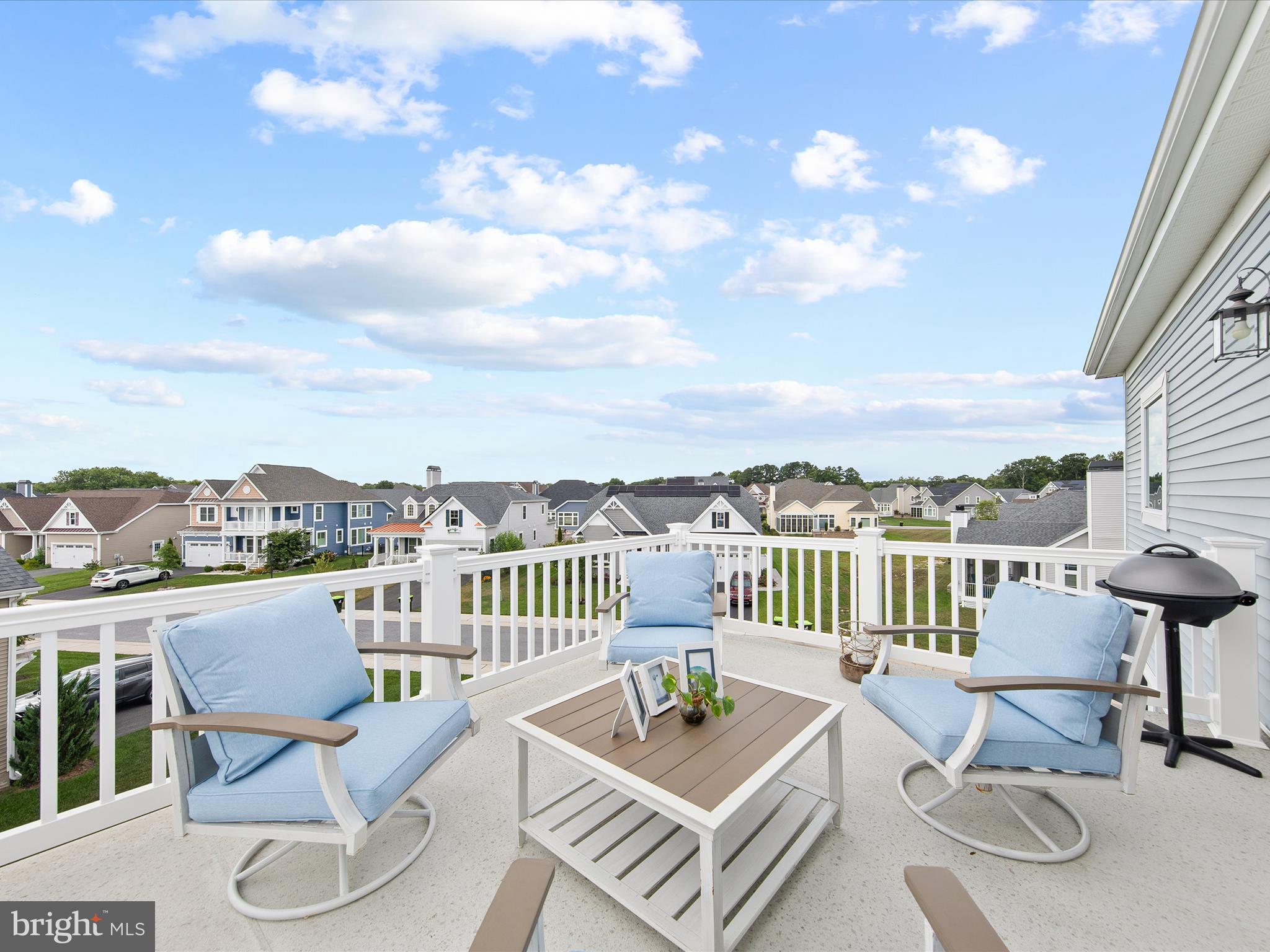 SOLITUDES ON WHITES CREEK - Residential