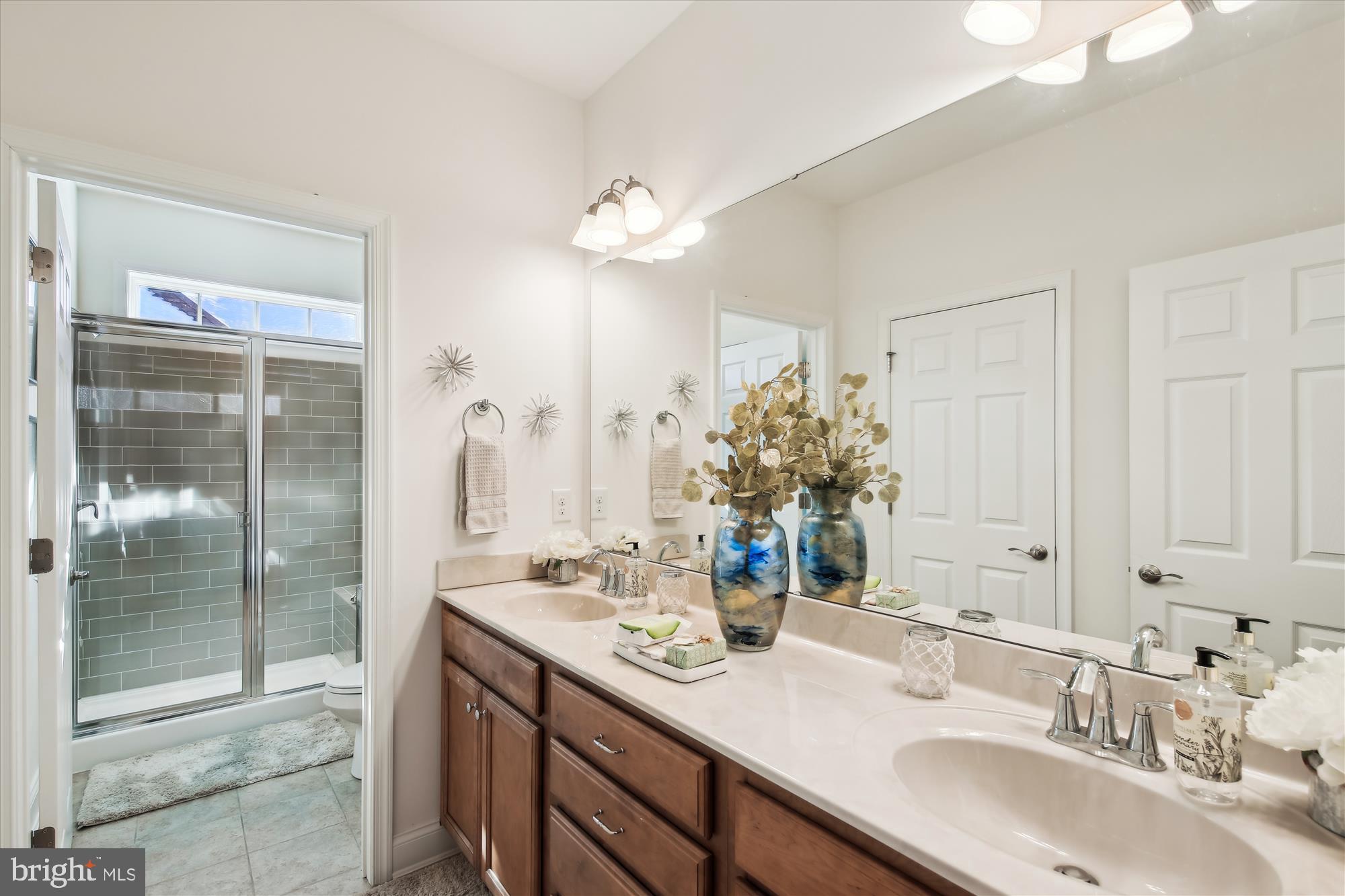 SOLITUDES ON WHITES CREEK - Residential