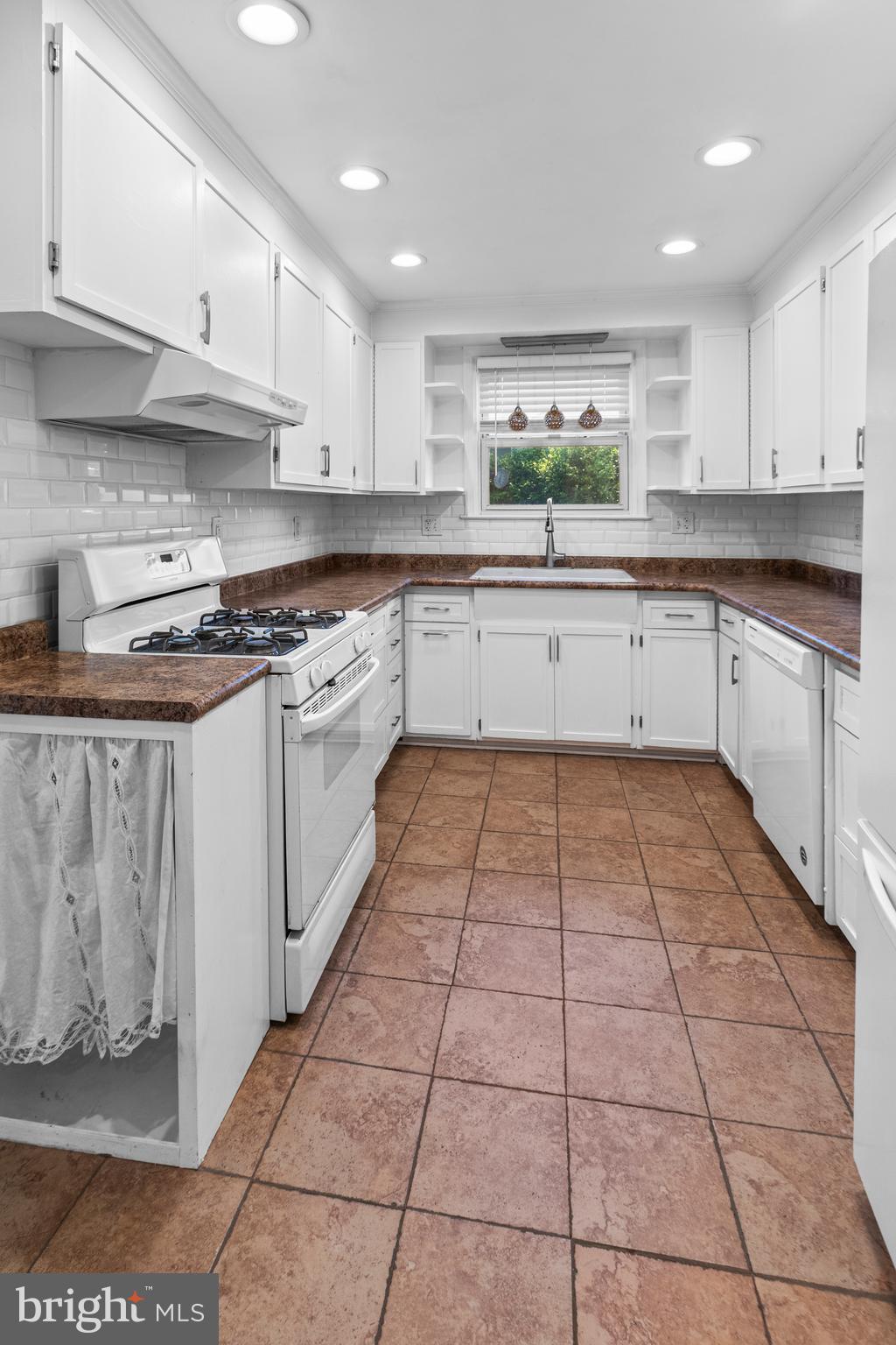 ABERDEEN HILLS - Residential
