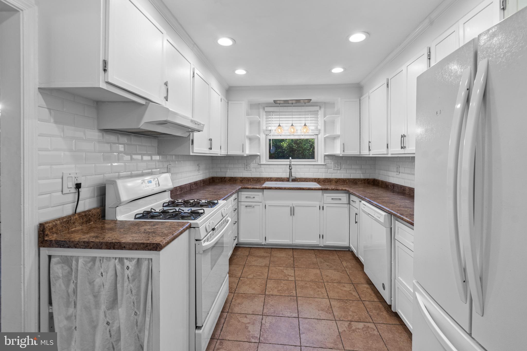 ABERDEEN HILLS - Residential
