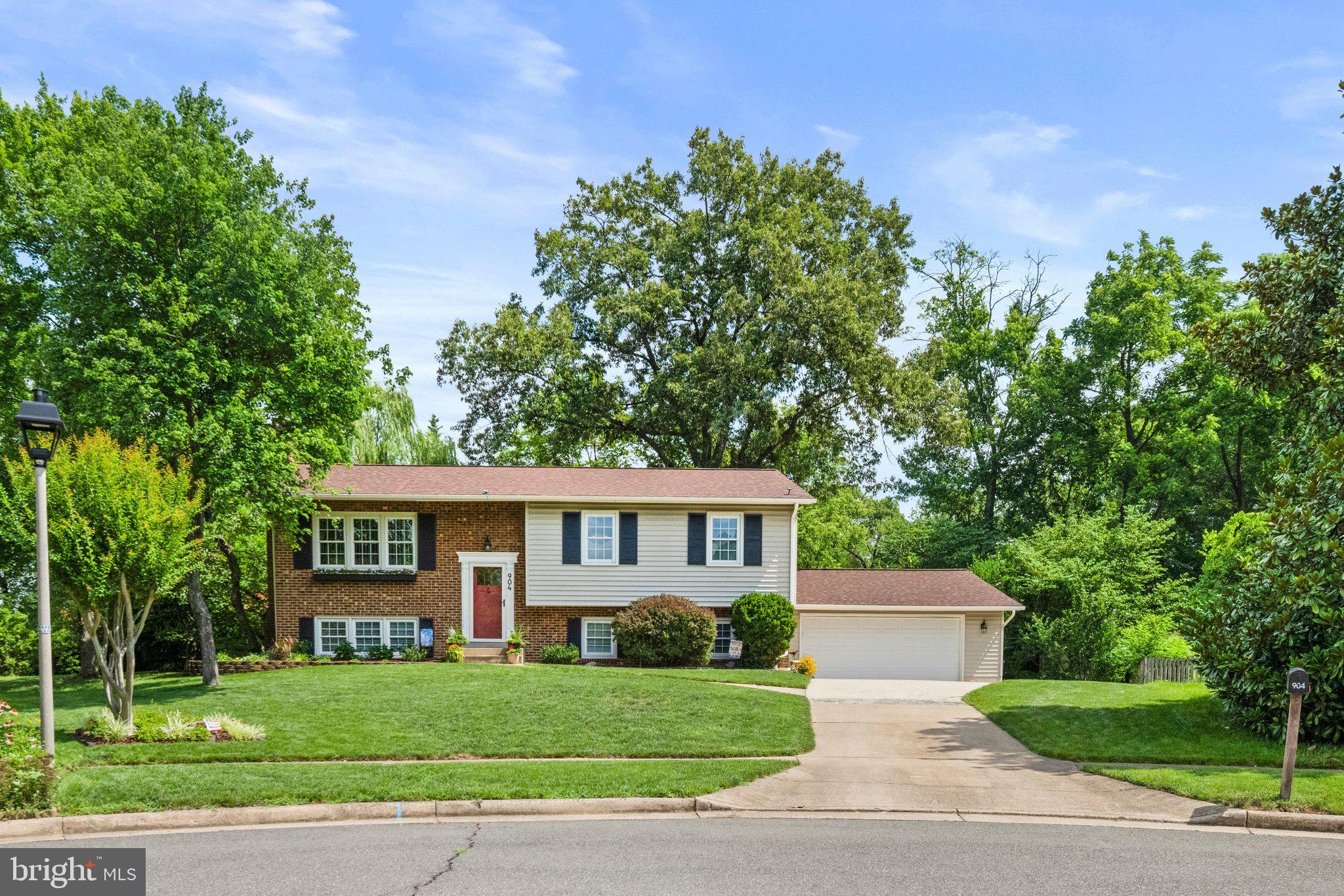 904 DUNBARTON COURT