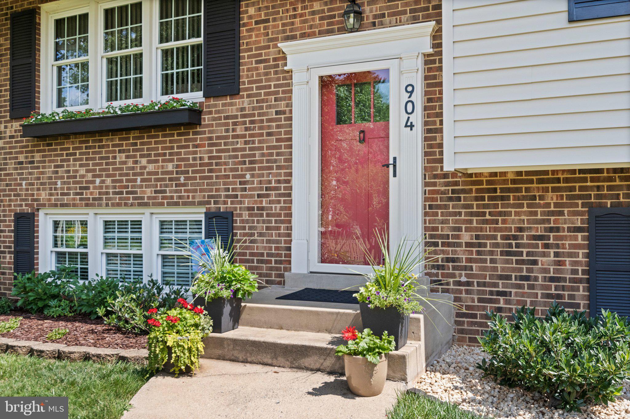 904 DUNBARTON COURT