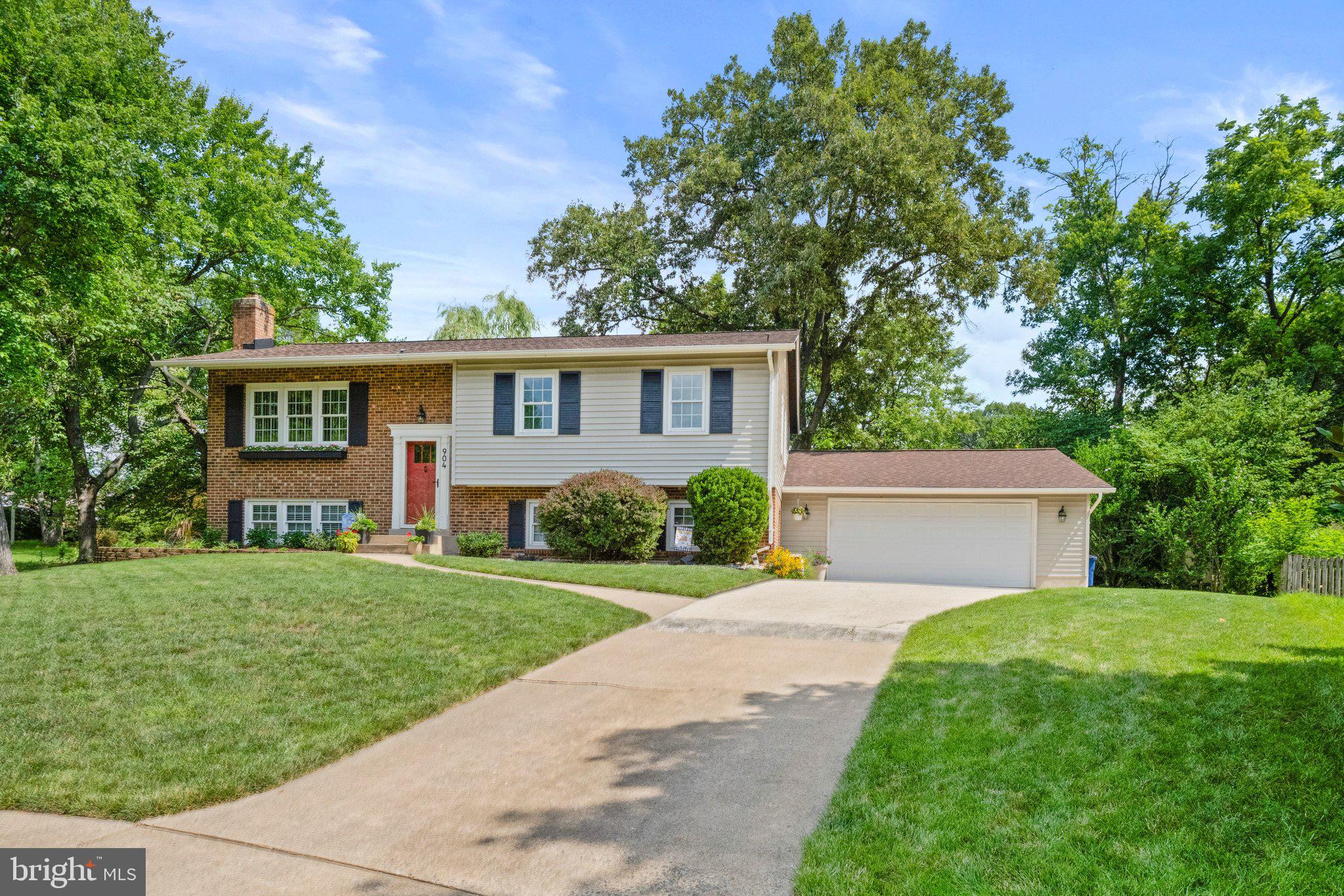 904 DUNBARTON COURT