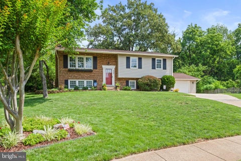 Photo of 904 Dunbarton Court, HERNDON, VA 20170 (MLS # VAFX2333358)