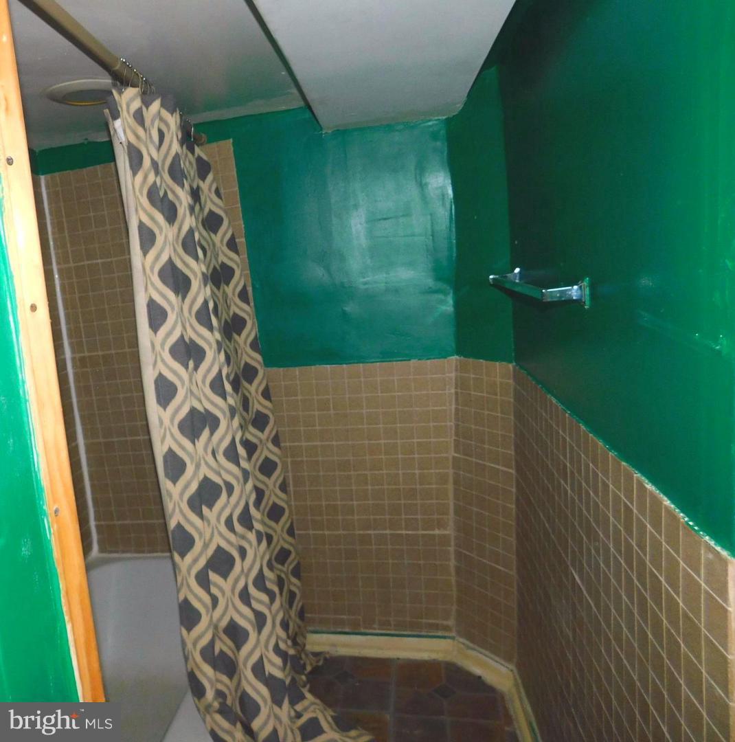 SHIPLEY HILL - Residential Lease