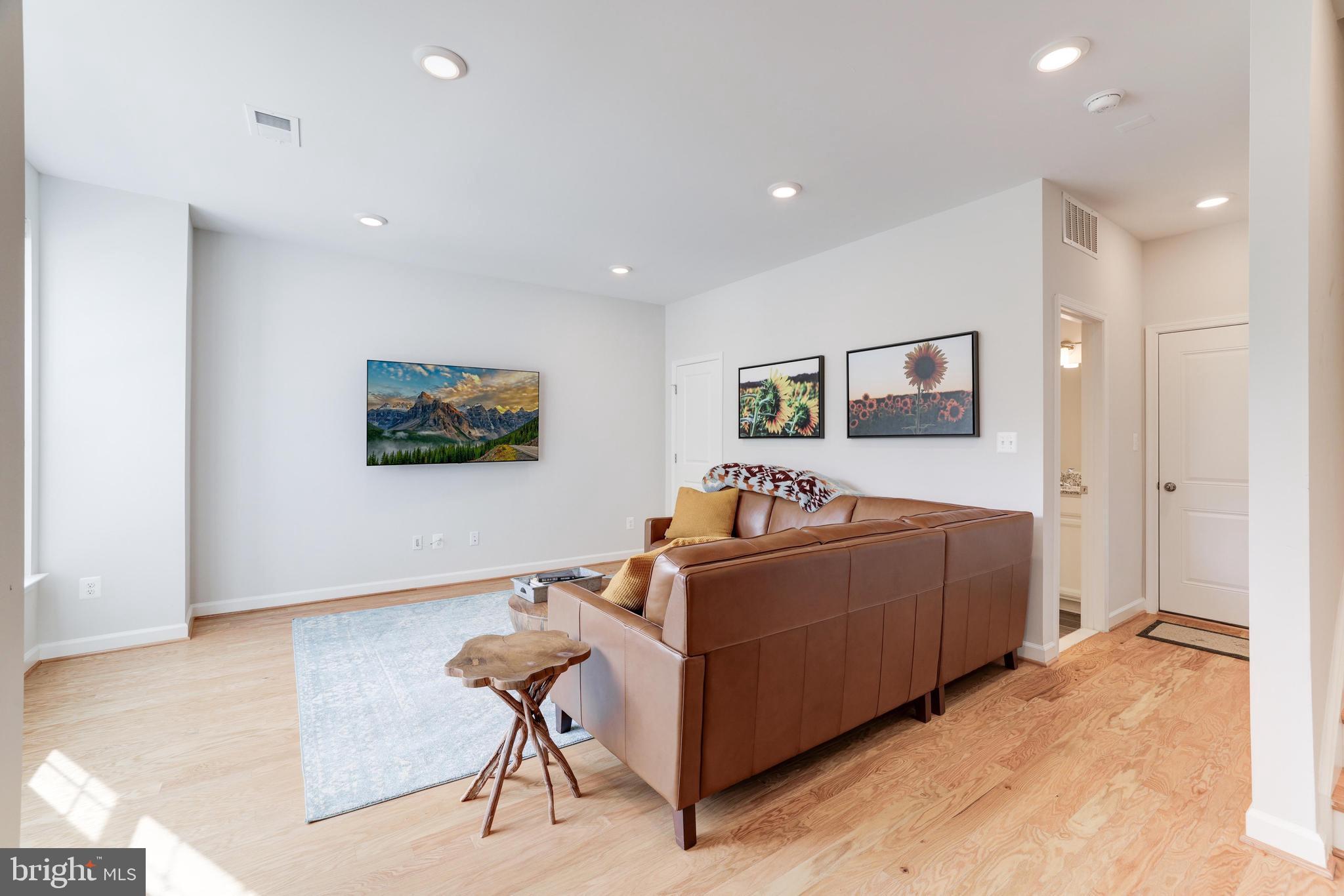 ENCLAVE AT FAIR LAKES - Residential Lease