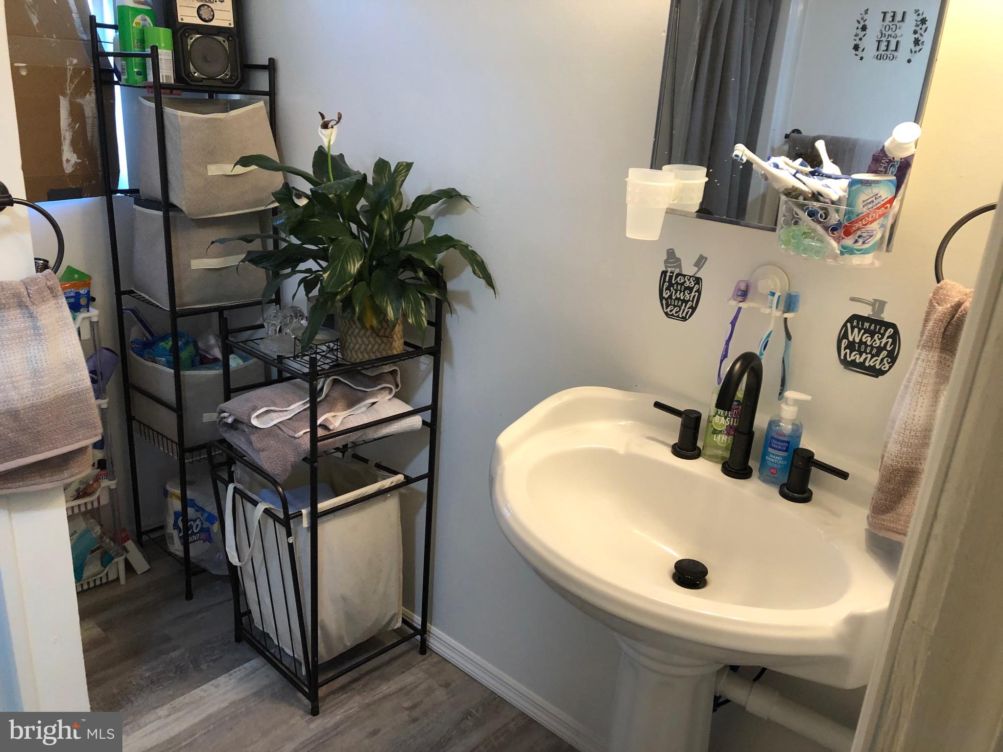 1976 N EAST AVENUE 37