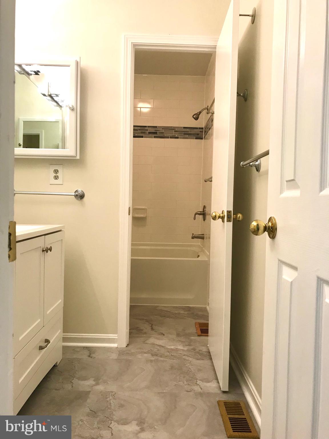 TANGLEWOOD TOWNHOMES SUB - Residential Lease