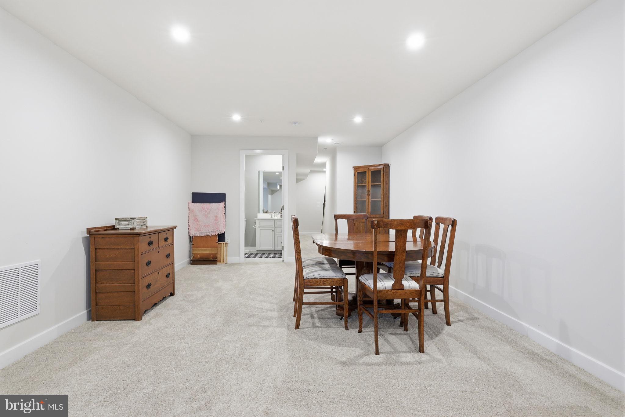 YARDLEY WOODS - Residential