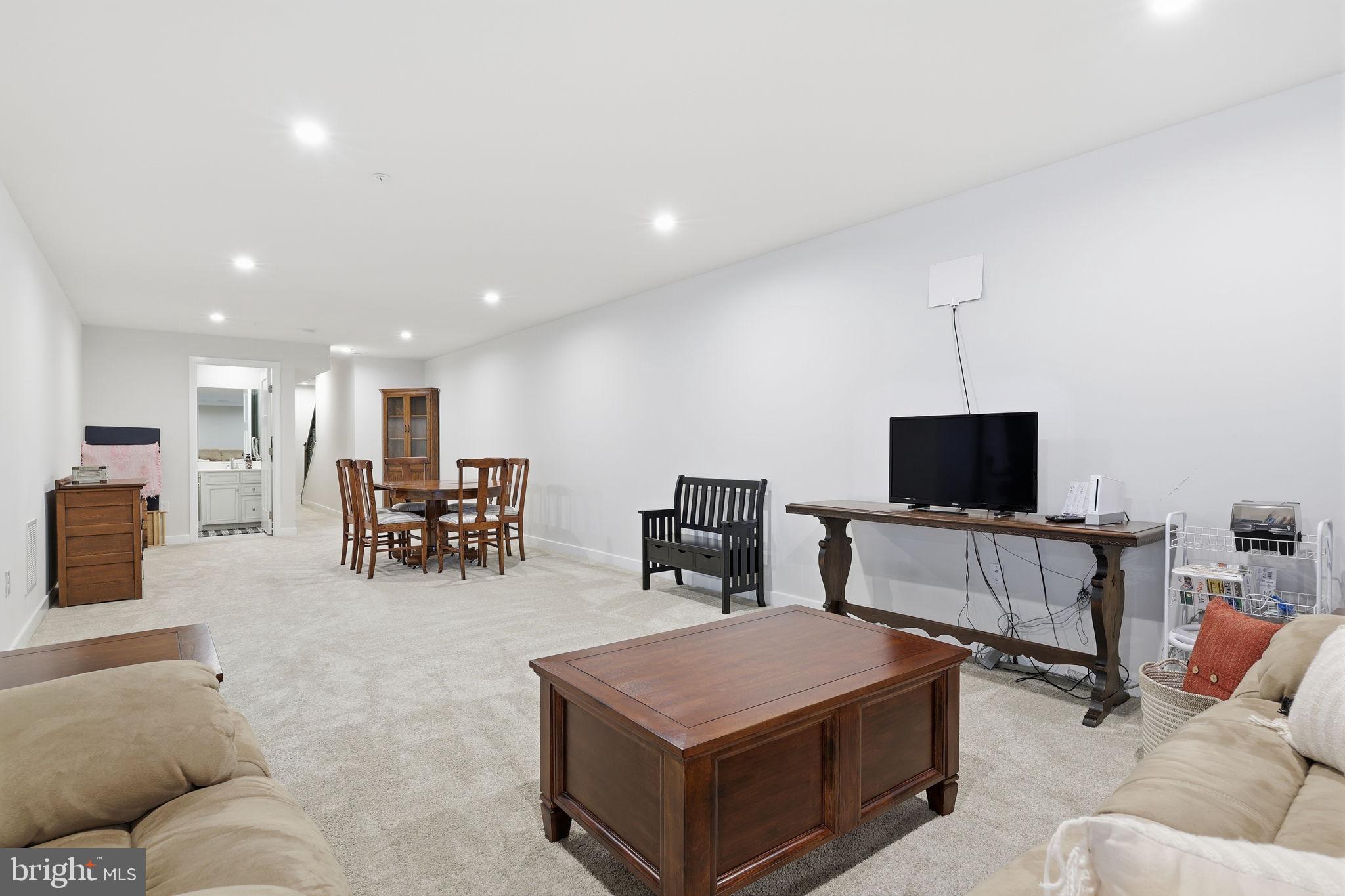 YARDLEY WOODS - Residential