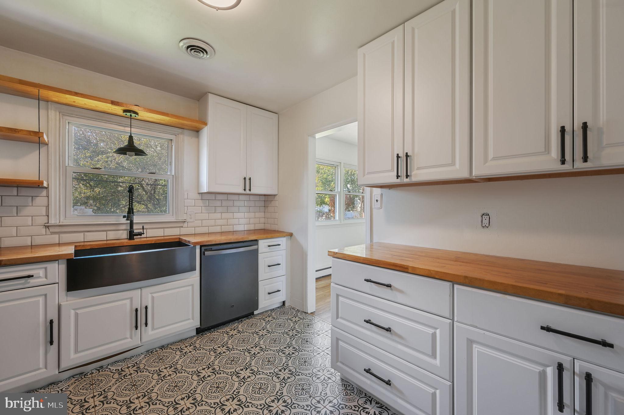 SHARONDALE - Residential