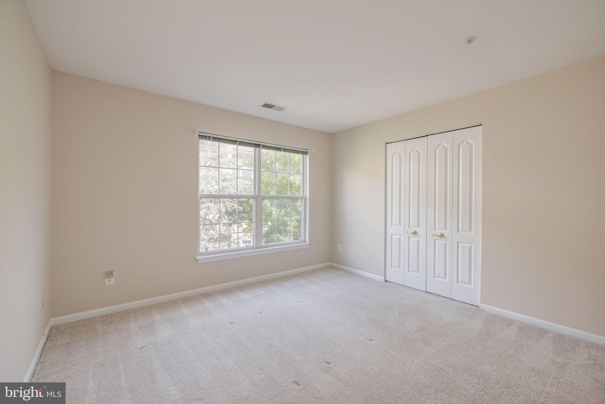 ISLAND CREEK - Residential Lease