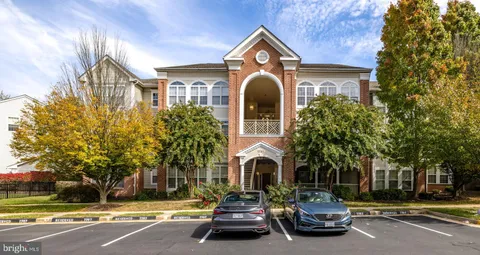 7707 Haynes Point Way Unit L, Alexandria, VA MLS: VAFX2277532