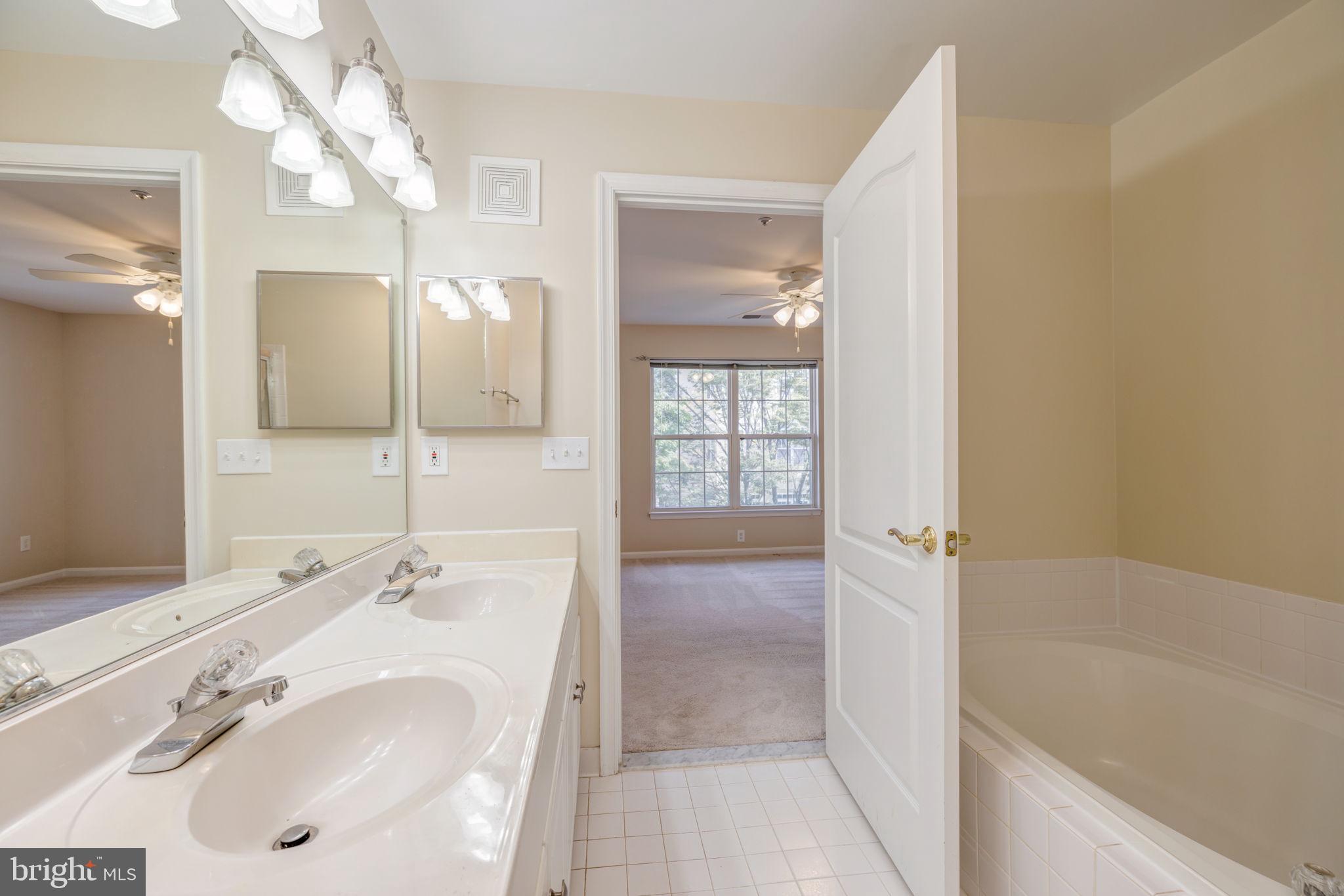 ISLAND CREEK - Residential Lease