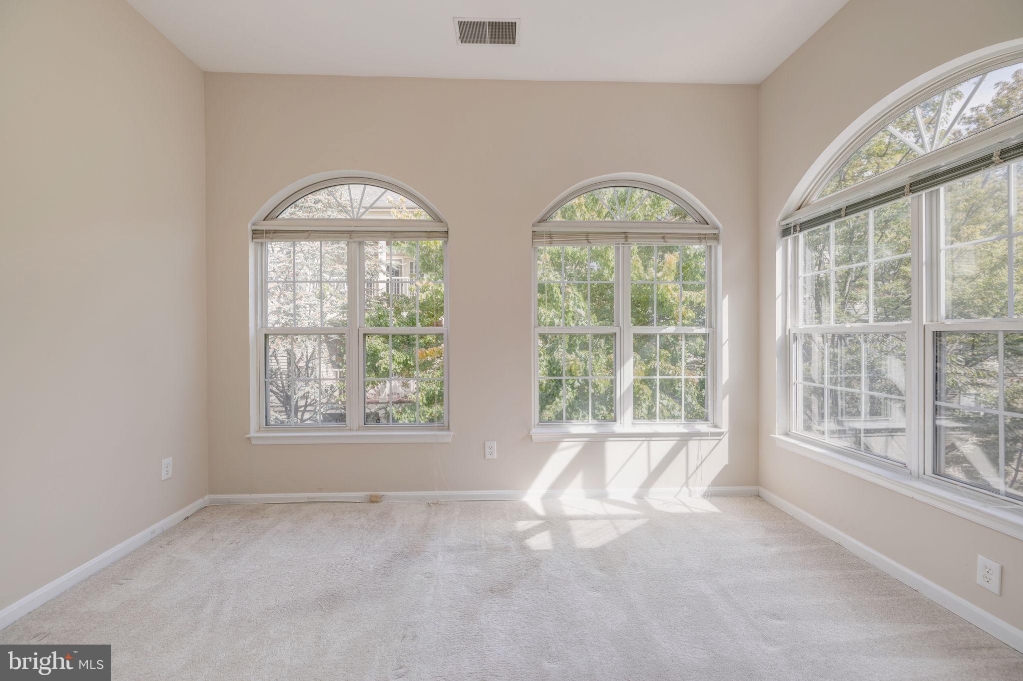 ISLAND CREEK - Residential Lease