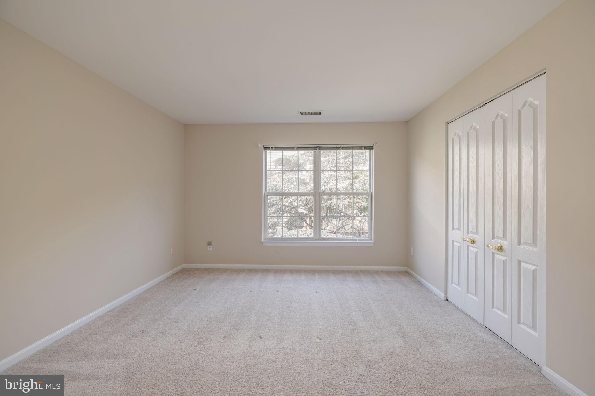 ISLAND CREEK - Residential Lease