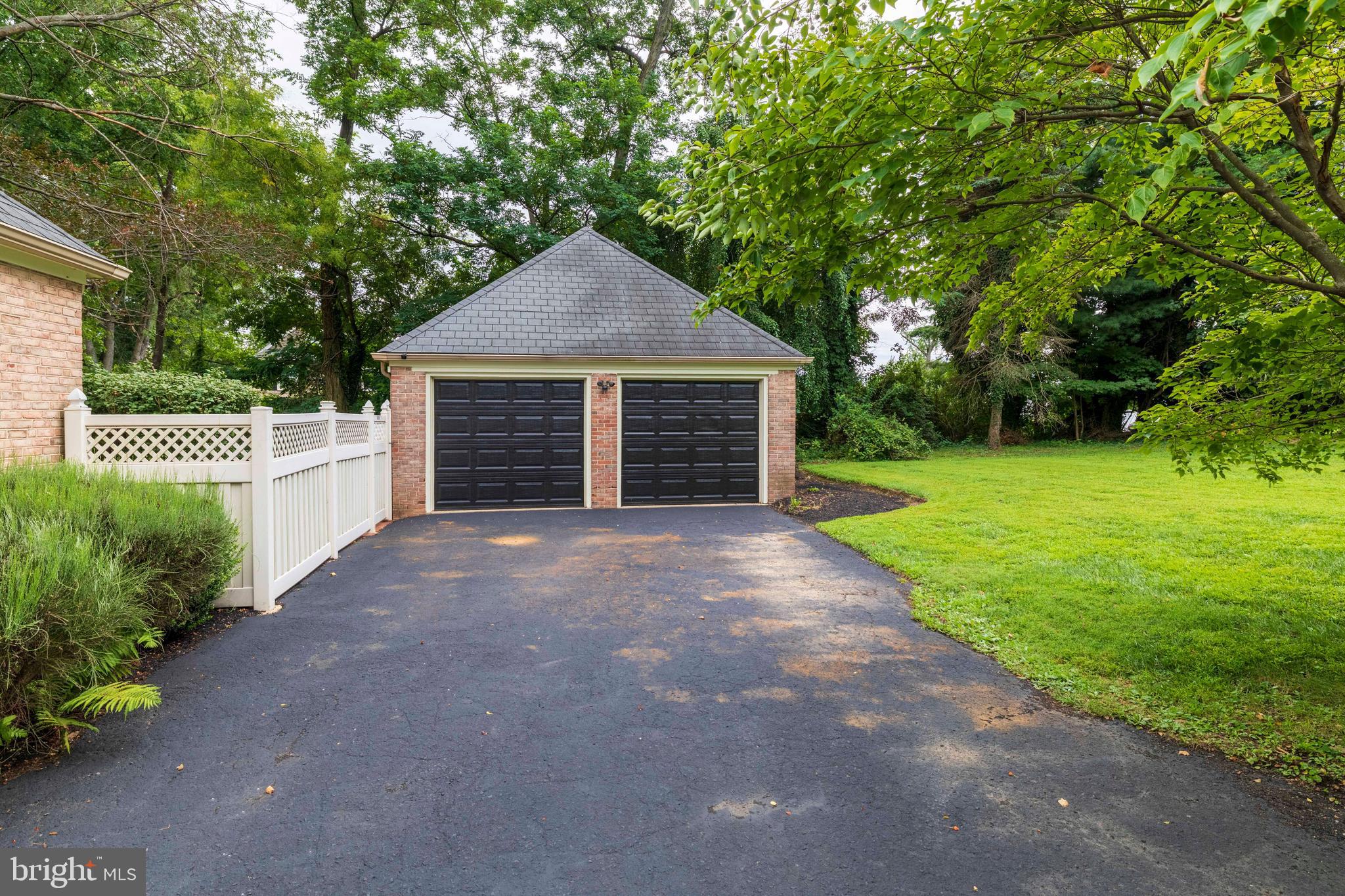 HUNTINGDON VALLEY - Residential