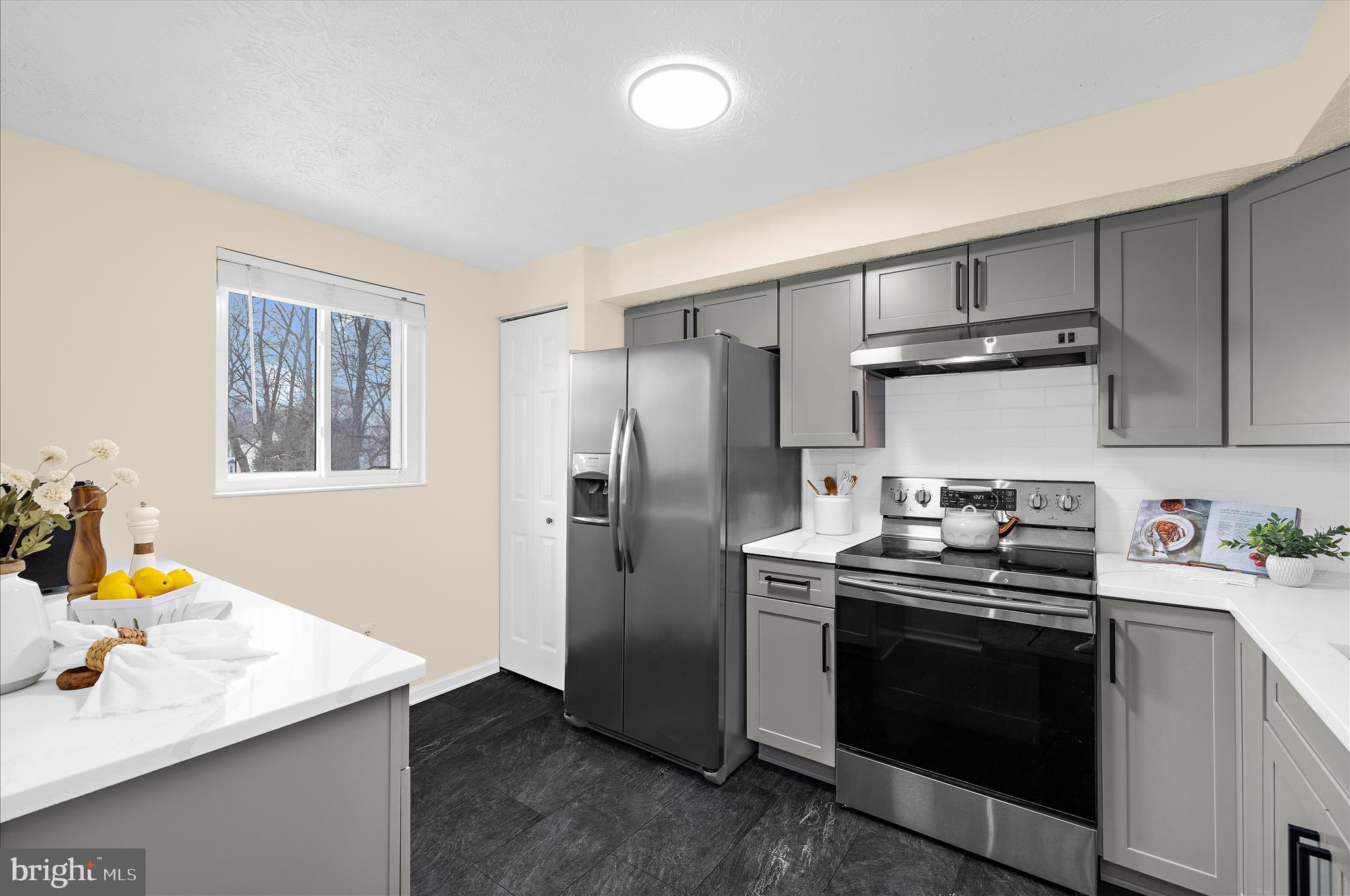 8214 SHADY NOOK COURT