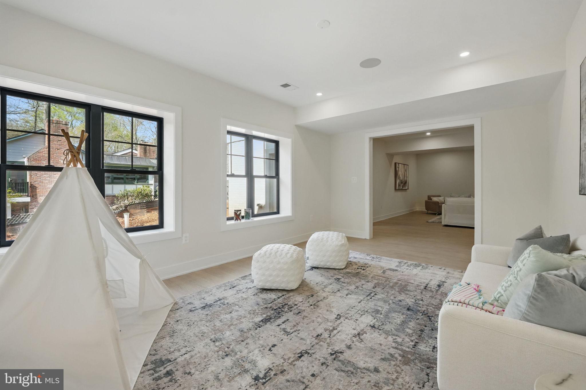 PINE RIDGE - Residential