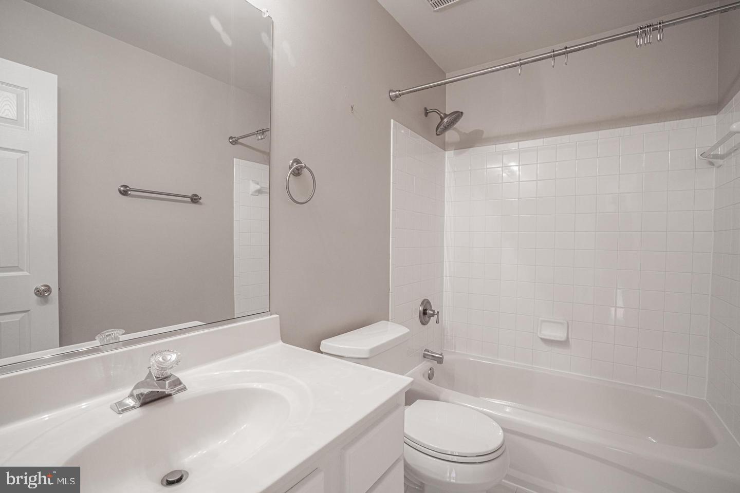 KENSINGTON COURTS - Residential Lease