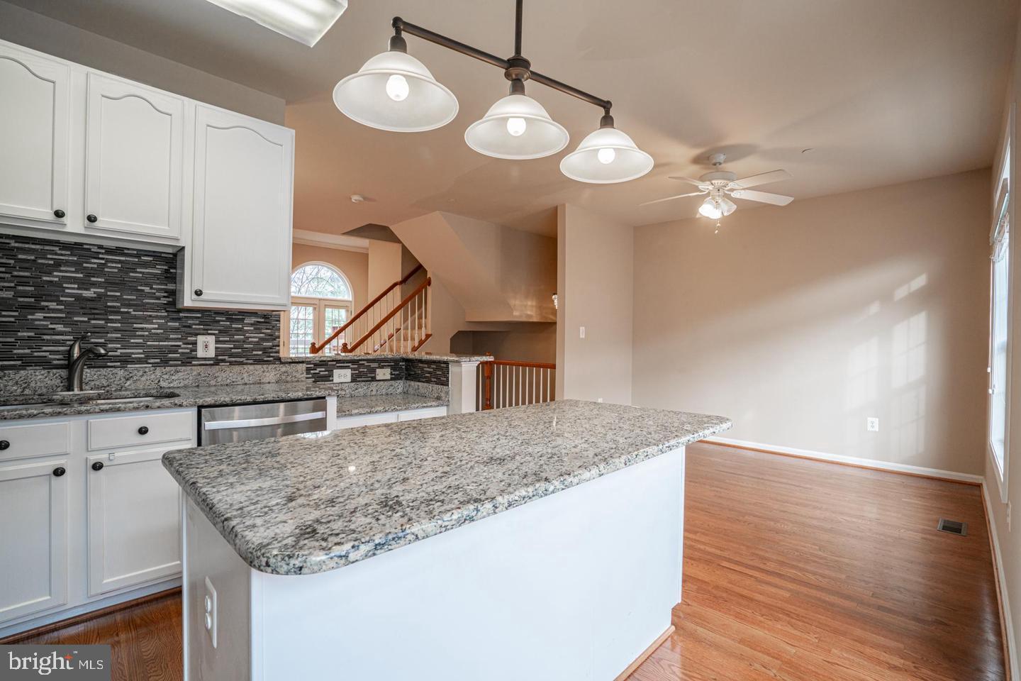KENSINGTON COURTS - Residential Lease