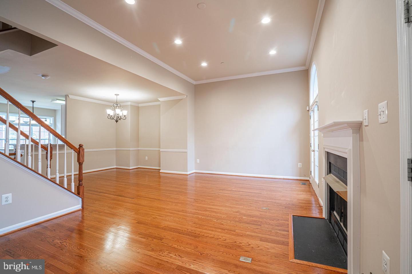 KENSINGTON COURTS - Residential Lease
