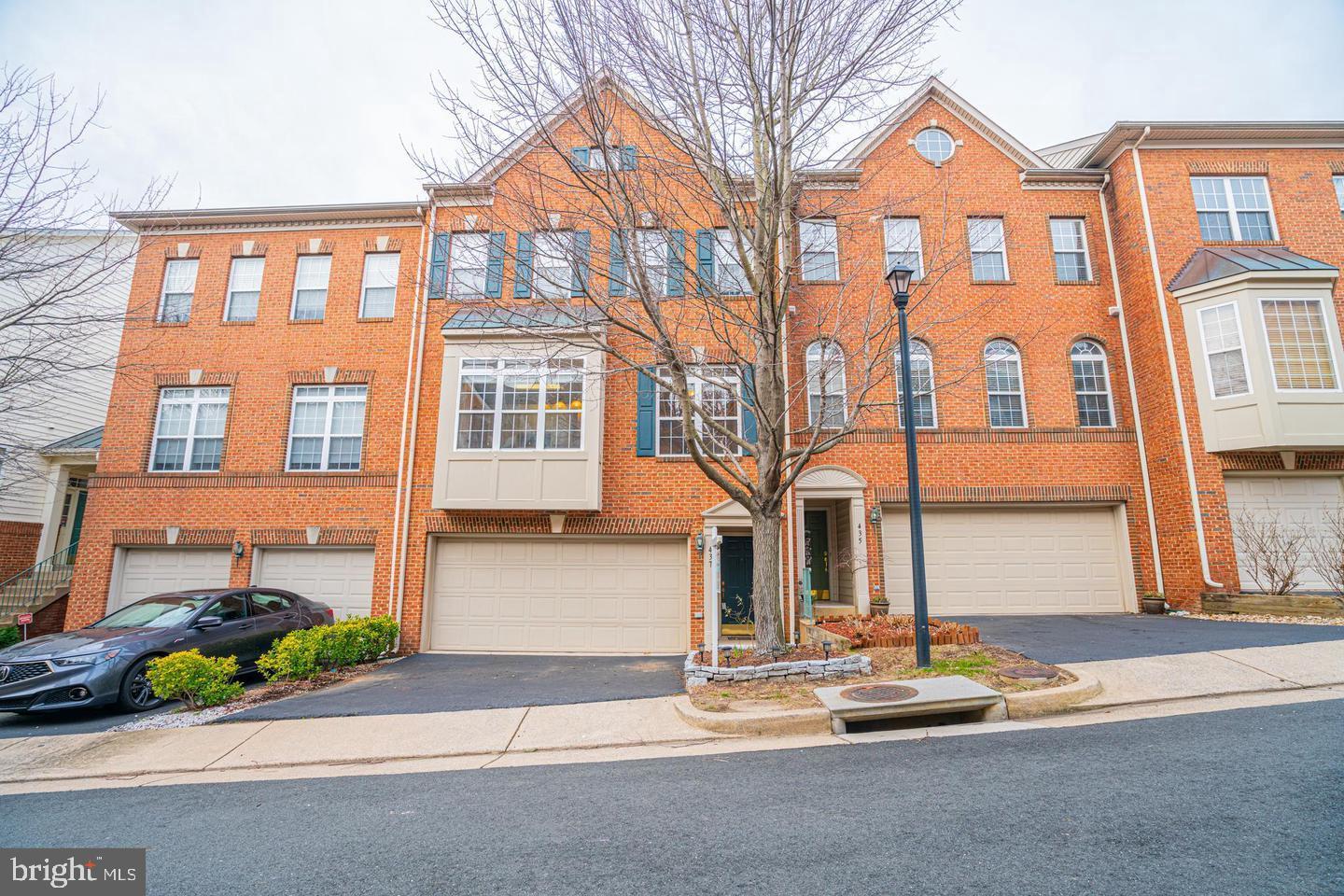KENSINGTON COURTS - Residential Lease