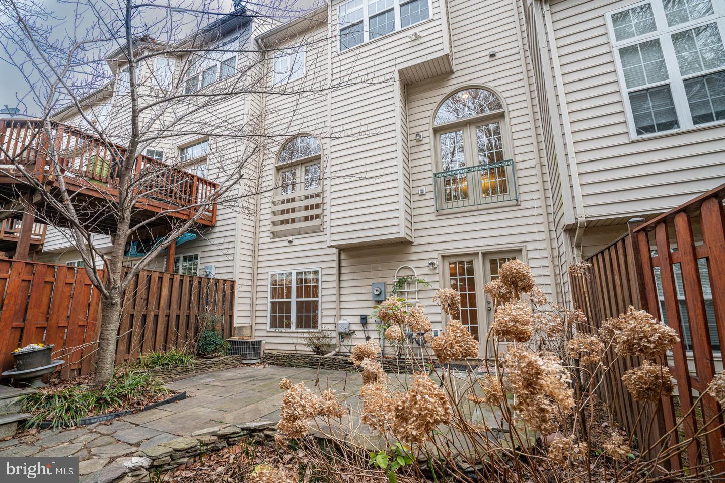 KENSINGTON COURTS - Residential Lease