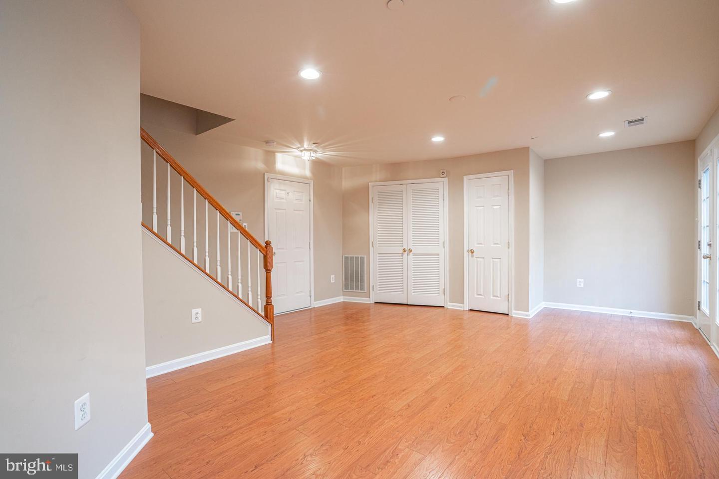 KENSINGTON COURTS - Residential Lease