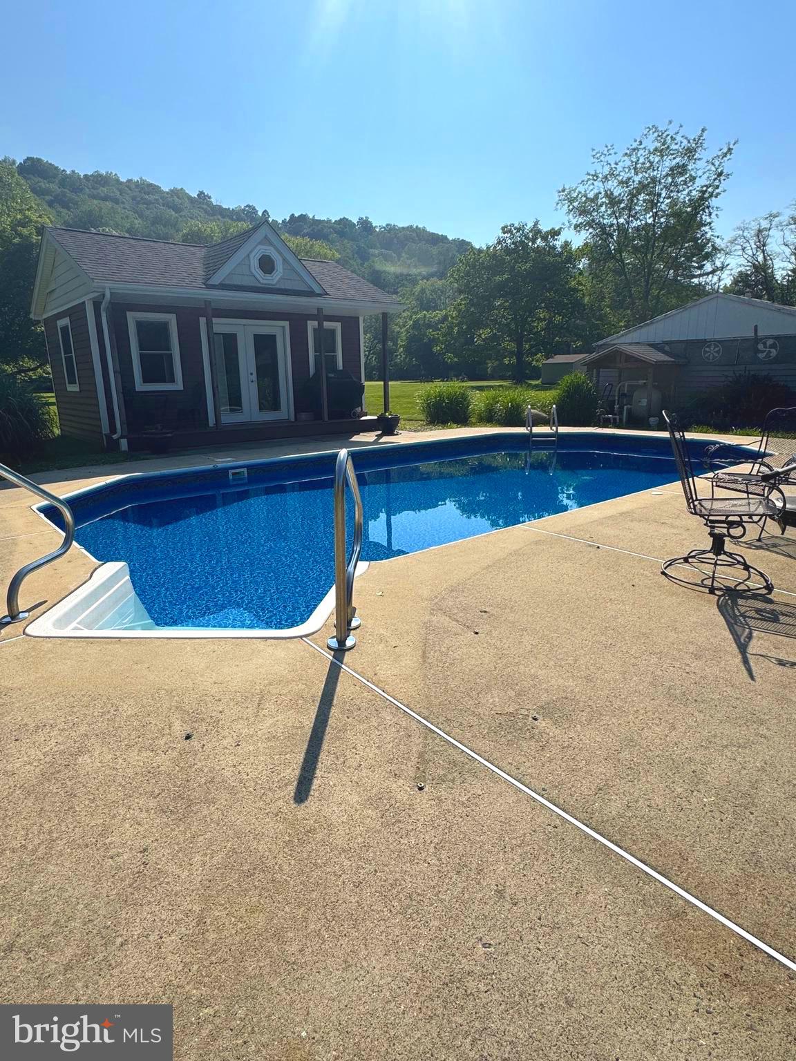 1396 RIVER ROAD
