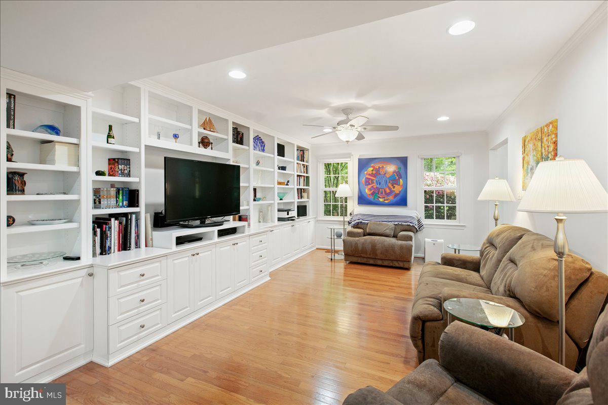 RESTON - Residential