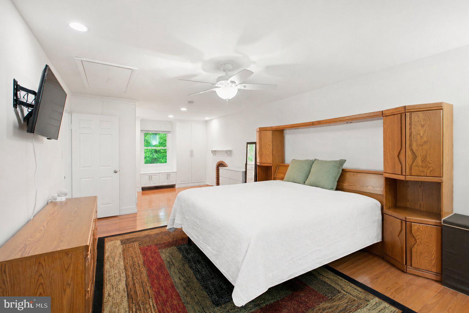 RESTON - Residential