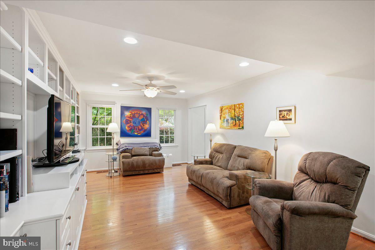 RESTON - Residential