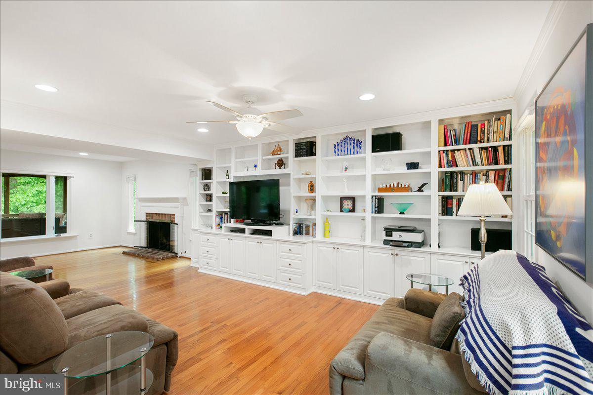 RESTON - Residential