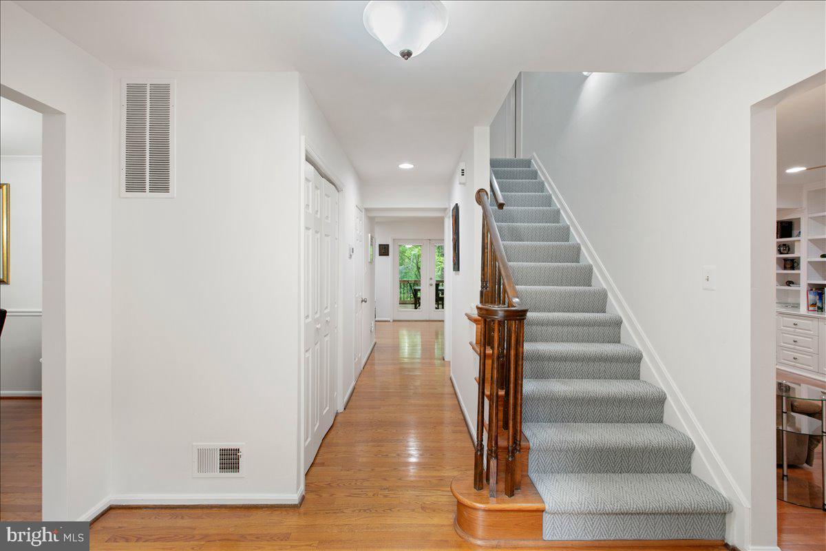 RESTON - Residential
