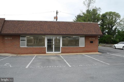 Photo of 18705 Crestwood Drive, HAGERSTOWN, MD 21742 (MLS # MDWA2032306)
