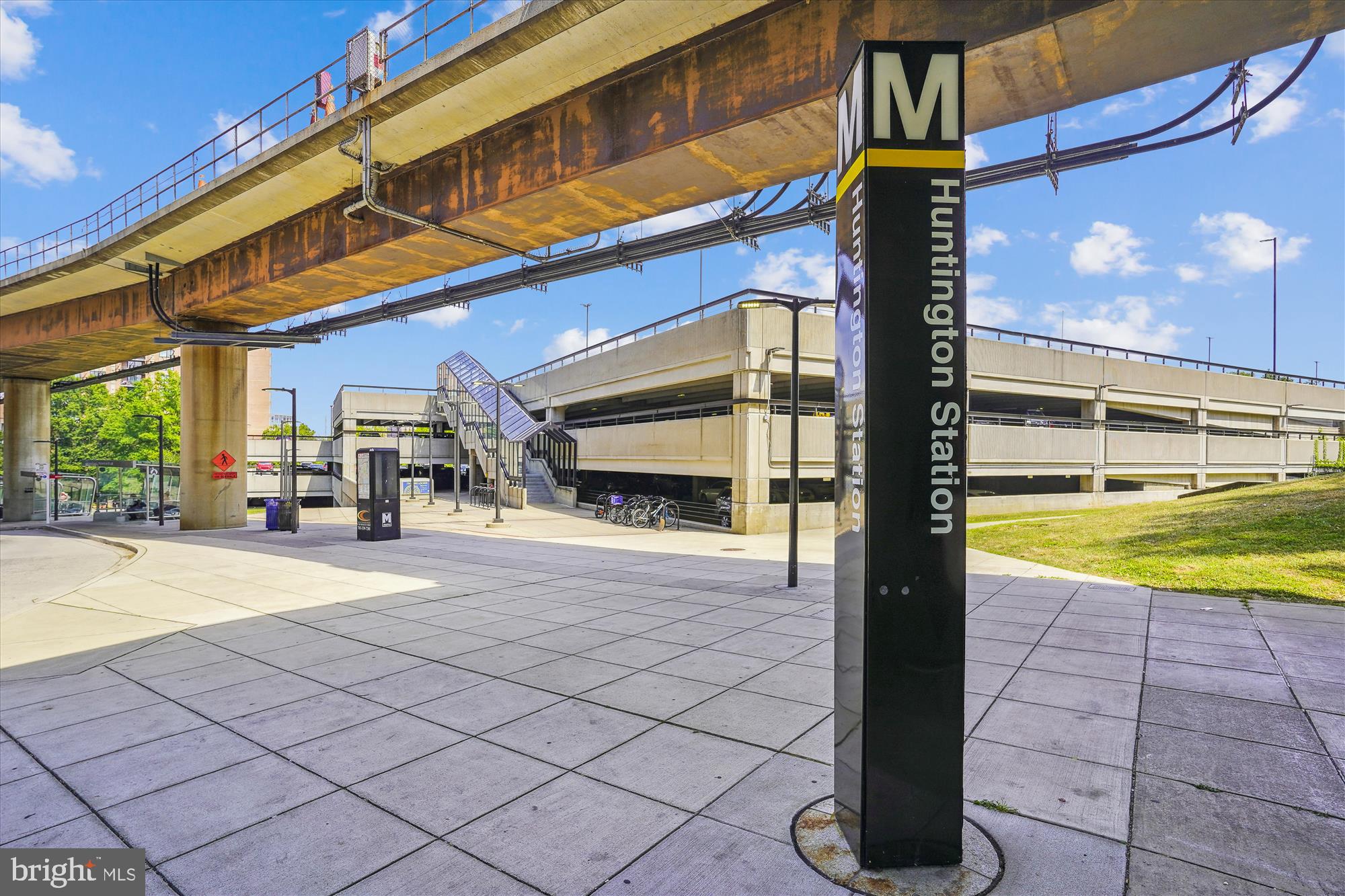 HUNTINGTON CLUB - Residential