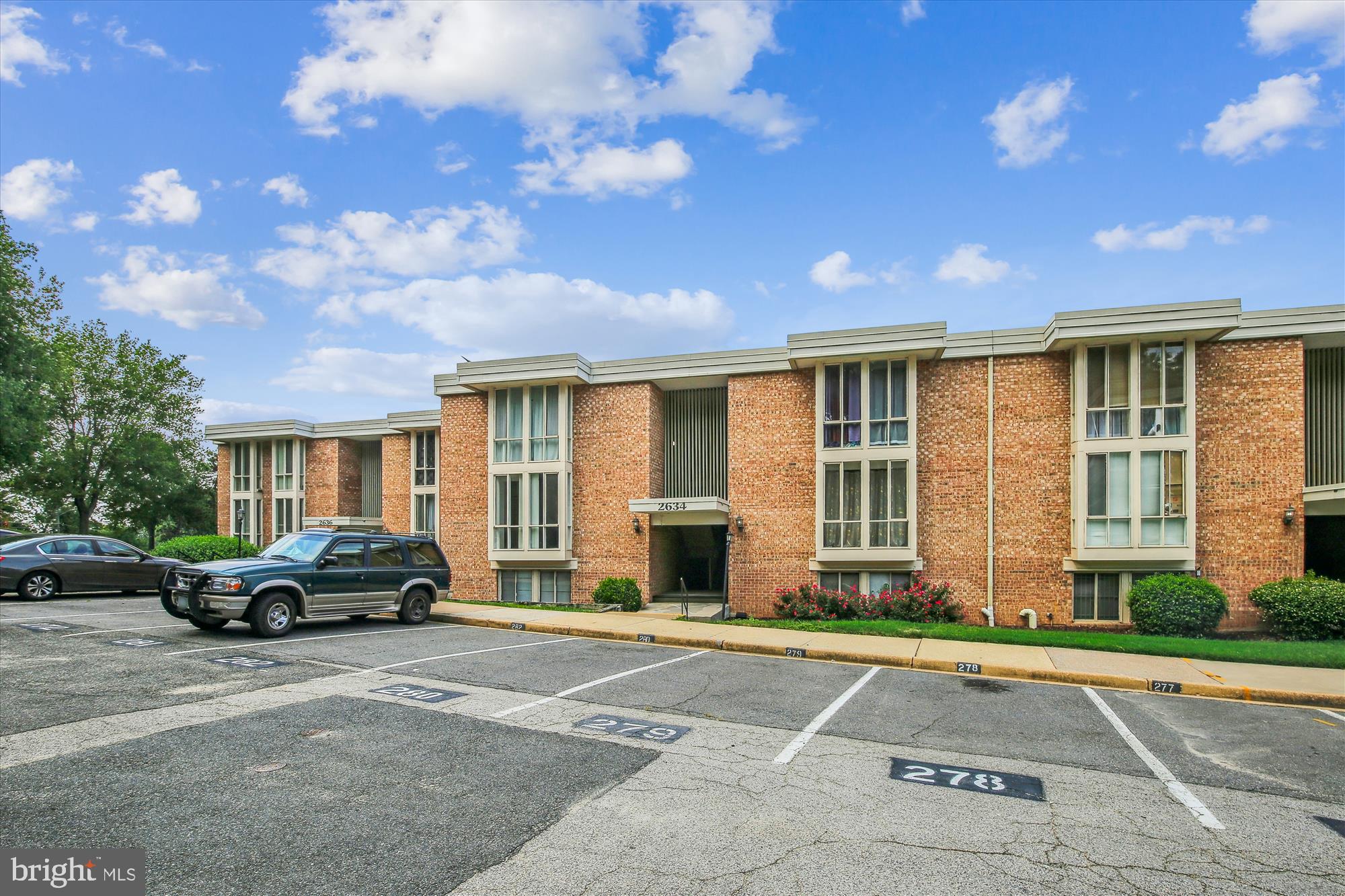 HUNTINGTON CLUB - Residential