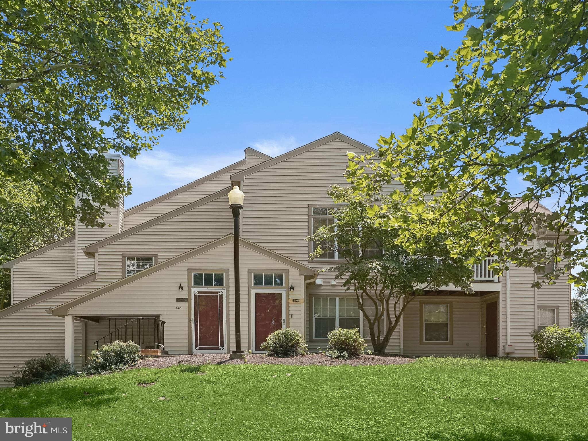 This spacious 2-bedroom 1.5 bath condo backs to serene woods, providing privacy and a peaceful setting. The open floor plan features a generous living and dining area under soaring vaulted ceilings, with a wall cut-out breakfast bar connecting to a kitchen adorned with granite countertops and rich wood cabinetry.
The primary bedroom includes a walk-in closet and a dual-entry bathroom with two separate vanities and a shared tub/shower. A second bedroom, full laundry room, and thoughtful layout complete the home.
Step outside to a private balcony with an additional storage shed—perfect for morning coffee or evening relaxation. Enjoy community amenities such as a clubhouse and tot lot. Conveniently located near major commuter routes, shopping, dining, and entertainment.