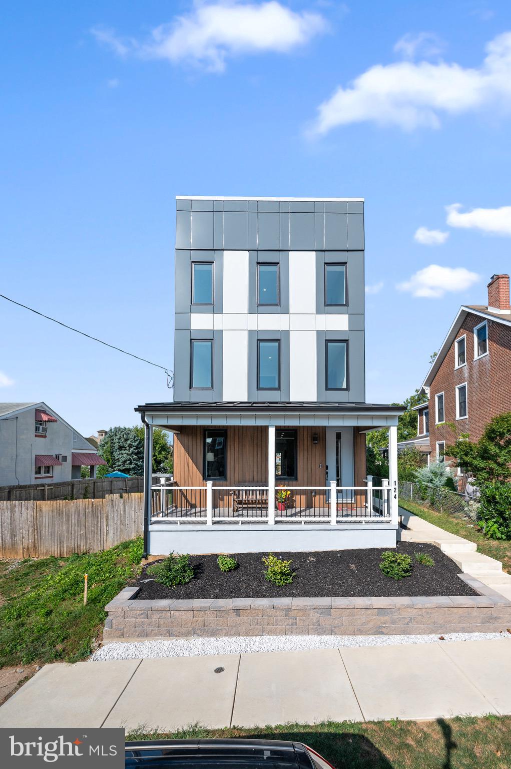 124 W 3RD AVENUE