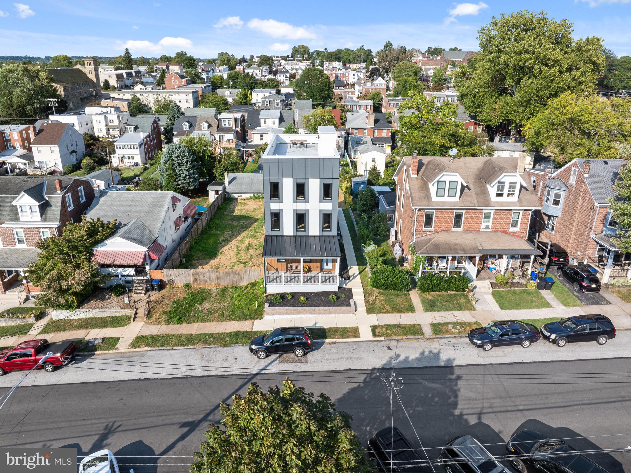 124 W 3RD AVENUE
