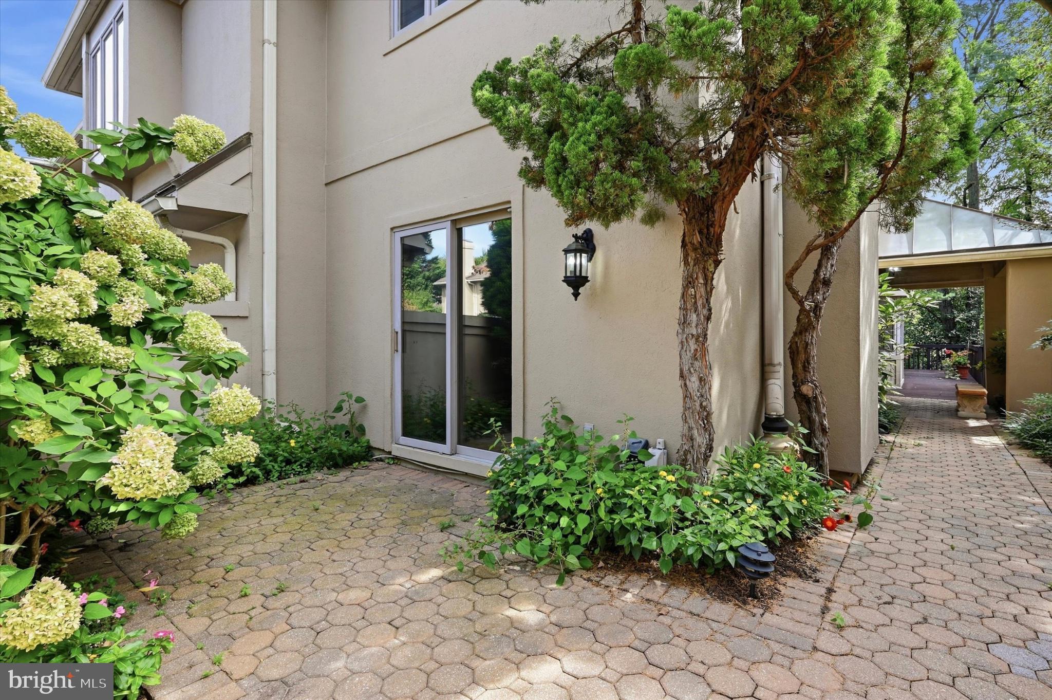 519 LINDY LANE