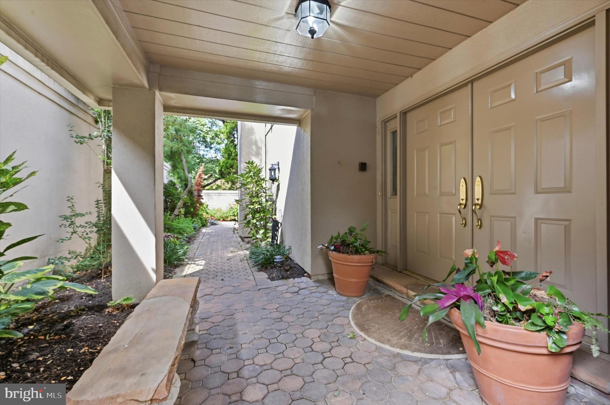 519 LINDY LANE
