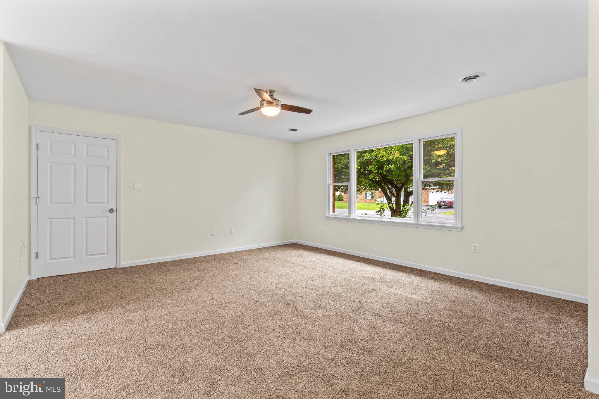 1213 S POINTE DRIVE
