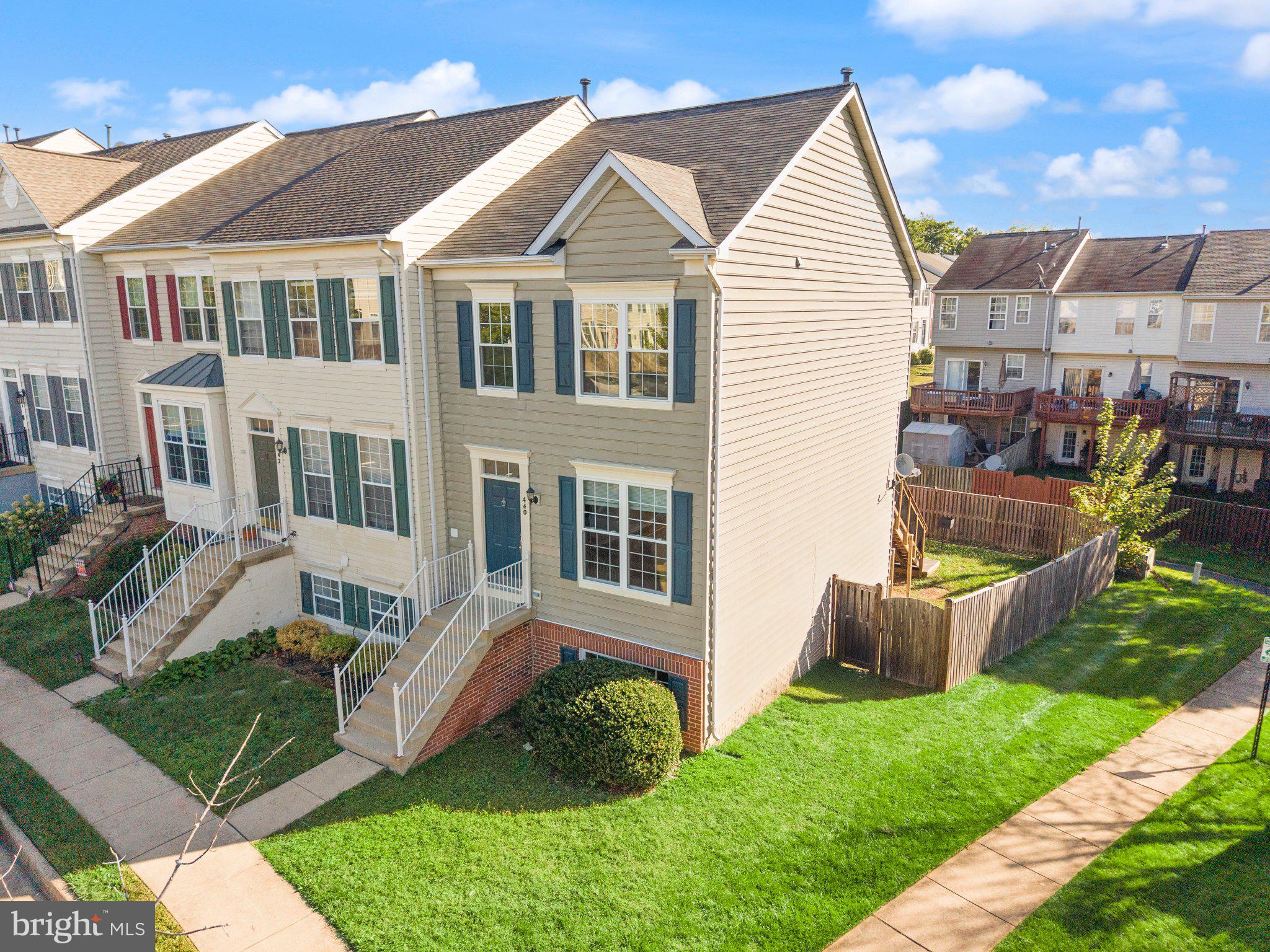 440 ANDROMEDA TERRACE NE